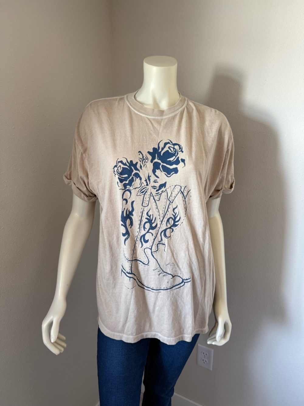 Vintage-Inspired Beige Graphic Tee with Navy Boot & Rose Print